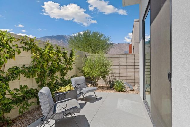 423 Fountain Drive, Palm Springs, CA 92262