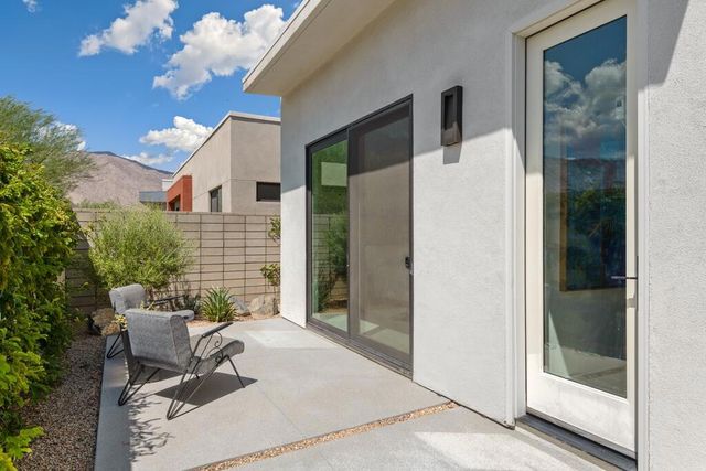 423 Fountain Drive, Palm Springs, CA 92262