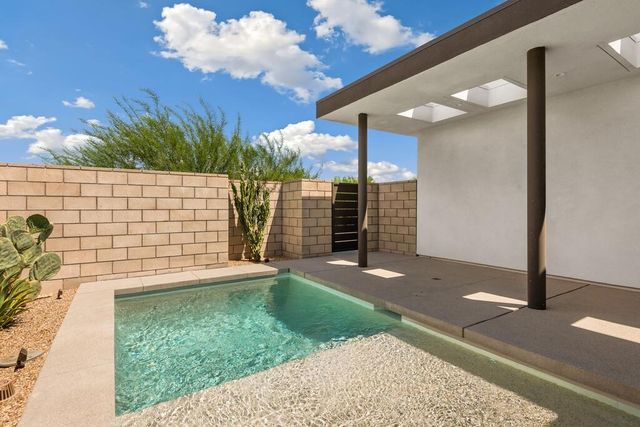 423 Fountain Drive, Palm Springs, CA 92262