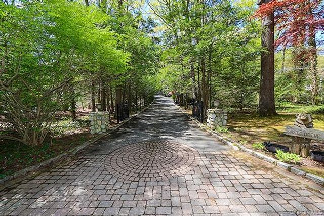11 Craig Drive, South Huntington, NY 11746