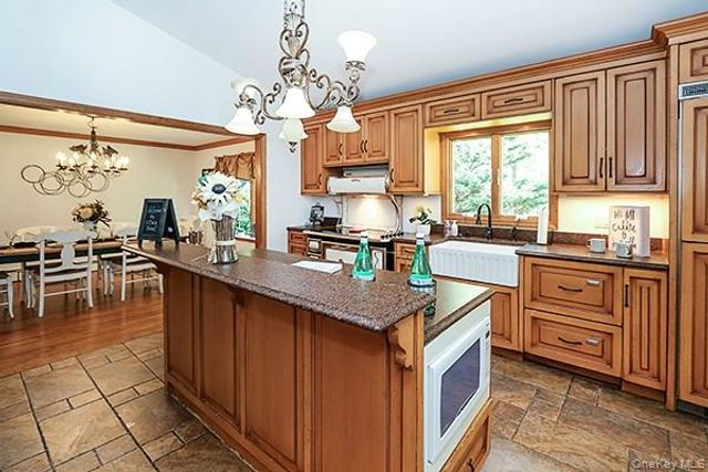 11 Craig Drive, South Huntington, NY 11746