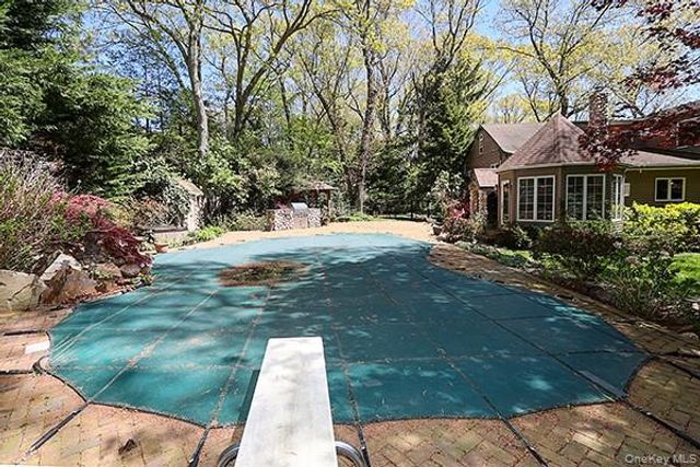 11 Craig Drive, South Huntington, NY 11746