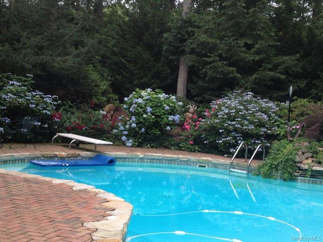 11 Craig Drive, South Huntington, NY 11746