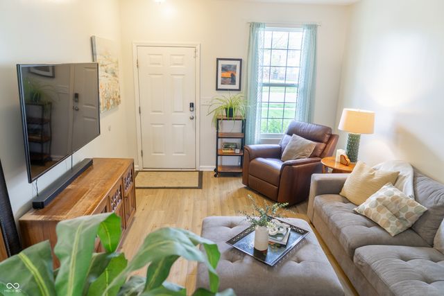 2263 Shadow Bend Drive, Columbus, IN 47201