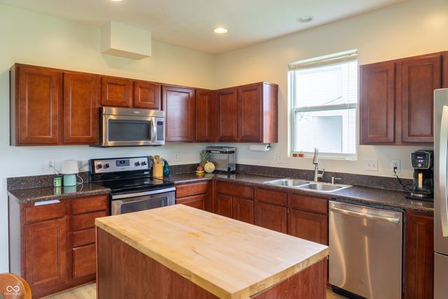 2263 Shadow Bend Drive, Columbus, IN 47201