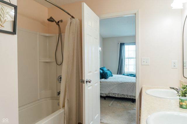 2263 Shadow Bend Drive, Columbus, IN 47201
