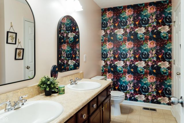 2263 Shadow Bend Drive, Columbus, IN 47201