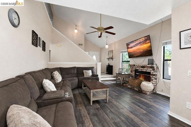 34 Nightingale Ct, Oakley, CA 94561