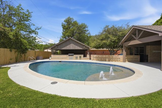 4321 Selkirk Drive W, Fort Worth, TX 76109