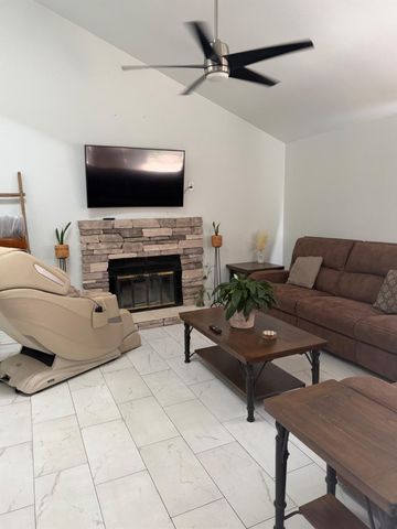 2778 N Selland Avenue, Fresno, CA 93722