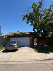 2778 N Selland Avenue, Fresno, CA 93722