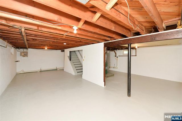 113 Stanley Court, North Haledon, NJ 07508
