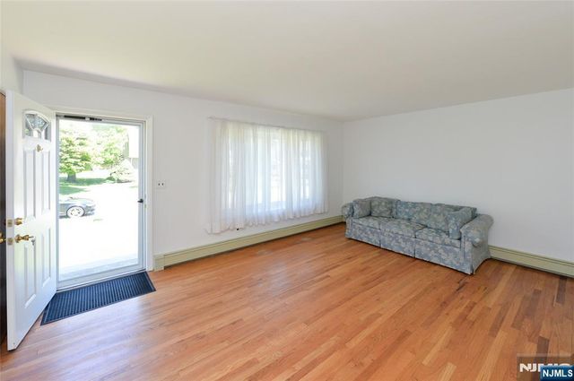 113 Stanley Court, North Haledon, NJ 07508