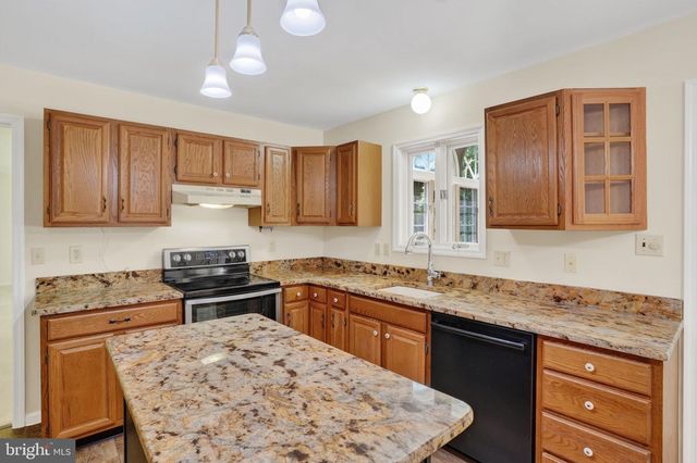 140 FAIRHILL DR, Wilmington, DE 19808