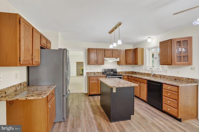 140 FAIRHILL DR, Wilmington, DE 19808