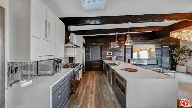 1664 Mountcrest Avenue, Los Angeles, CA 90069