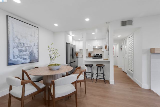 2111 Latham St 307, Mountain View, CA 94040