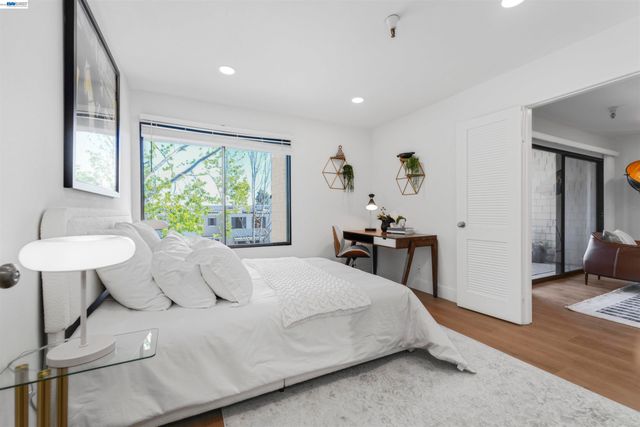 2111 Latham St 307, Mountain View, CA 94040