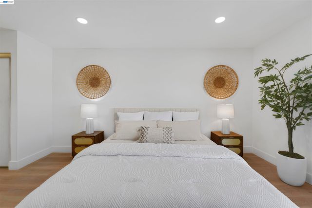 2111 Latham St 307, Mountain View, CA 94040