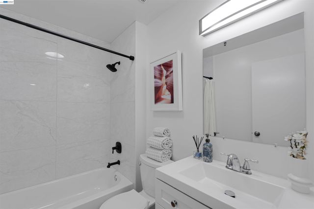 2111 Latham St 307, Mountain View, CA 94040
