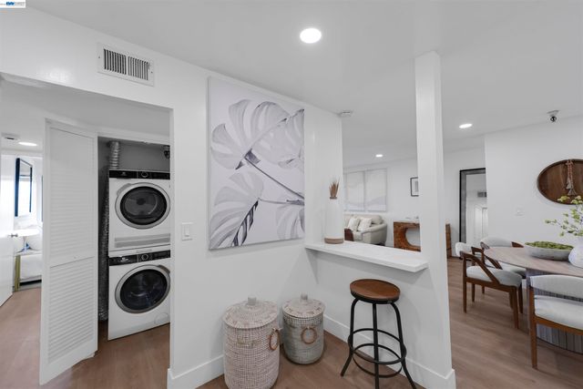 2111 Latham St 307, Mountain View, CA 94040