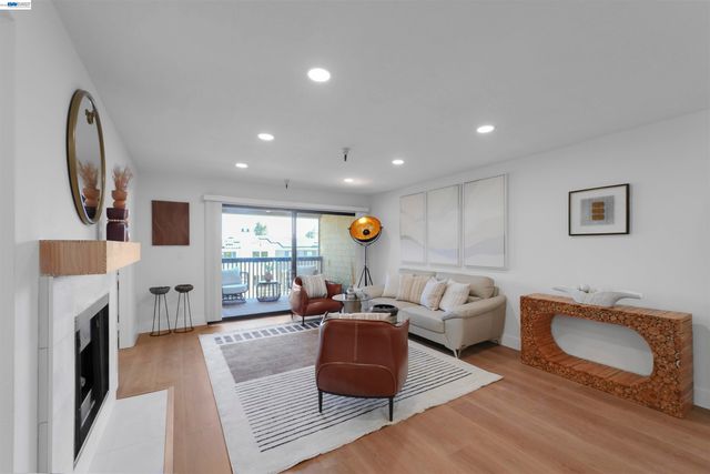 2111 Latham St 307, Mountain View, CA 94040