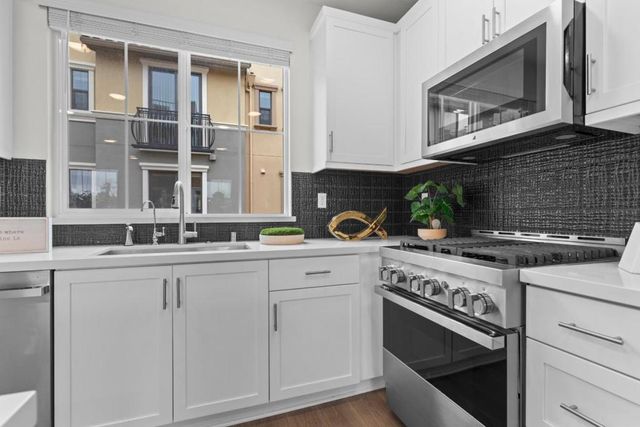 541 Walker Drive, Mountain View, CA 94043
