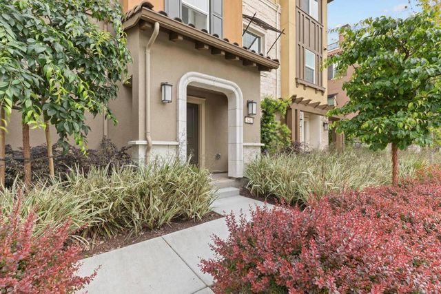 541 Walker Drive, Mountain View, CA 94043