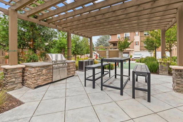 541 Walker Drive, Mountain View, CA 94043