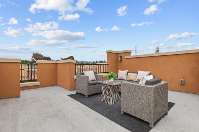 541 Walker Drive, Mountain View, CA 94043