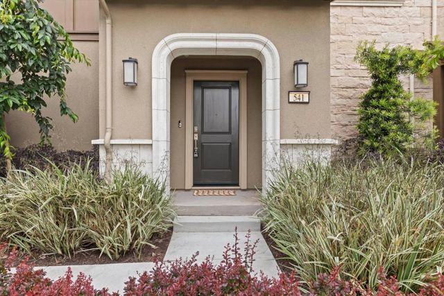541 Walker Drive, Mountain View, CA 94043