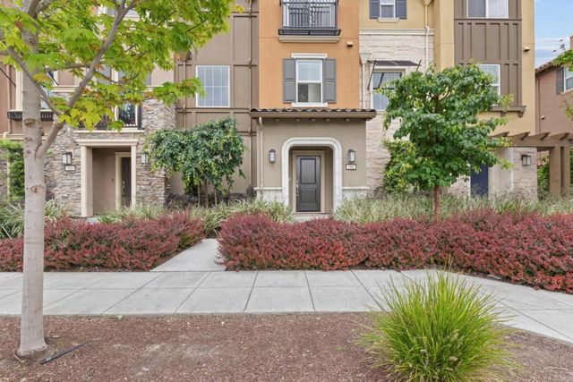 541 Walker Drive, Mountain View, CA 94043