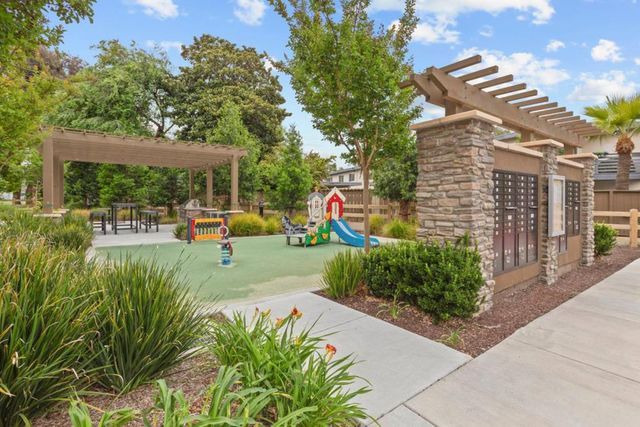 541 Walker Drive, Mountain View, CA 94043