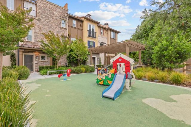 541 Walker Drive, Mountain View, CA 94043