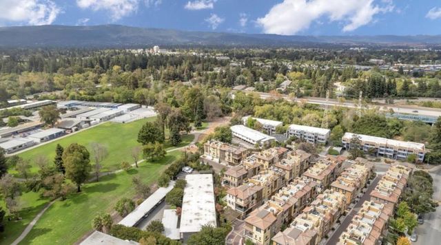 541 Walker Drive, Mountain View, CA 94043
