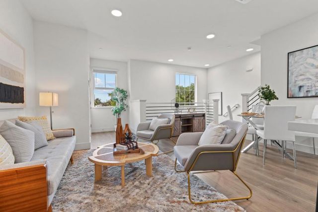 541 Walker Drive, Mountain View, CA 94043