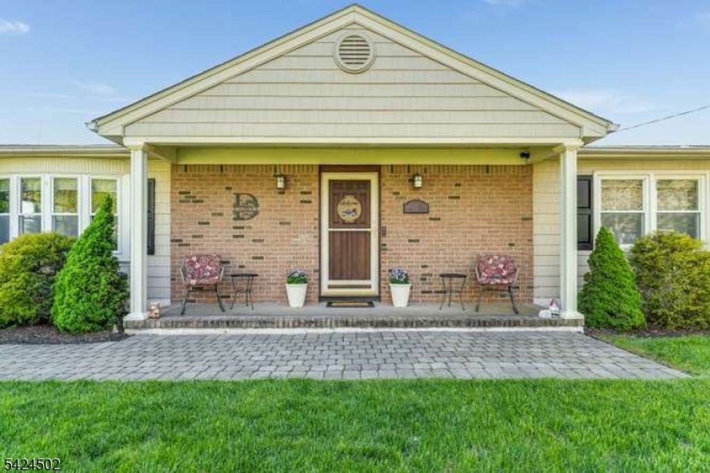 58 Dewey Ave, High Bridge Boro, NJ 08829