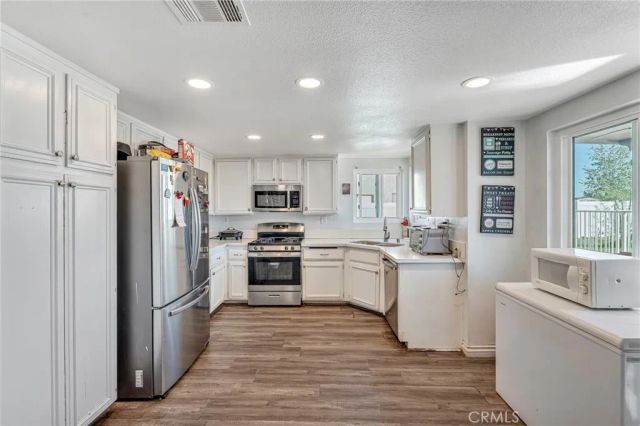 12269 Stonegate Cir, Victorville, CA 92392