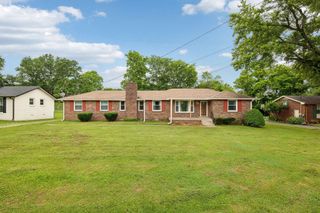 215 Highland Dr, Old Hickory, TN 37138