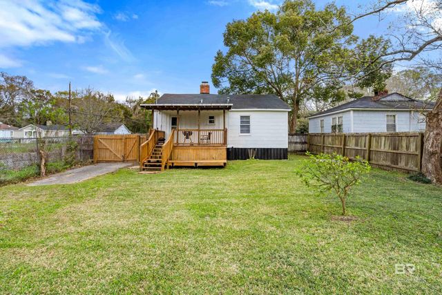 208 Pinehill Drive, Mobile, AL 36606