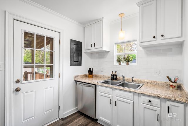 208 Pinehill Drive, Mobile, AL 36606