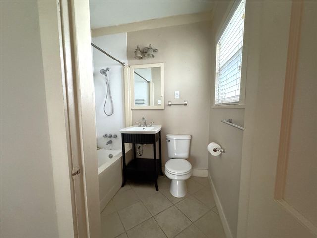 302 W Saulnier Street 3, Houston, TX 77019