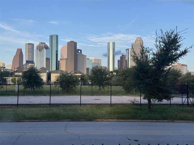 302 W Saulnier Street 3, Houston, TX 77019