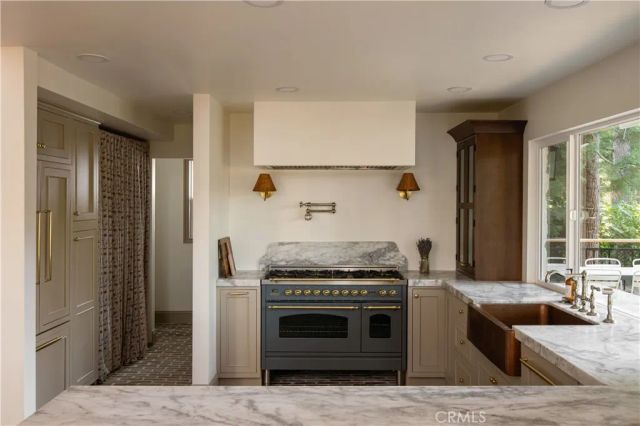 468 Sky View Ridge Drive, Lake Arrowhead, CA 92352