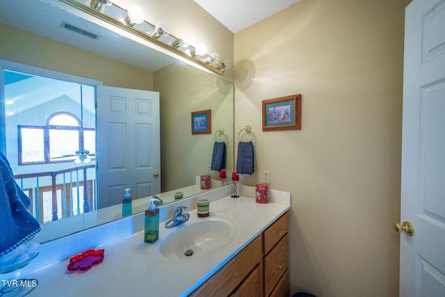 512 Wood View Court, Kingsport, TN 37664