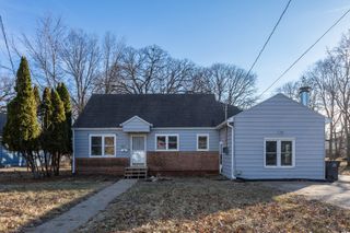 2710 Adams Avenue, Des Moines, IA 50310