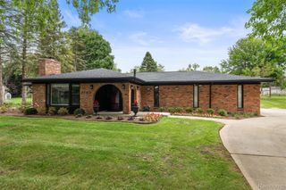 2780 Candlewick Drive, Orion Charter Township, MI 48359