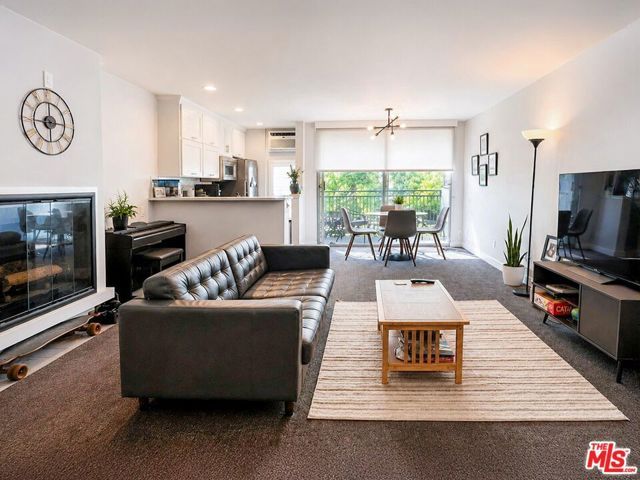 6151 Orange Street 203, Los Angeles, CA 90048