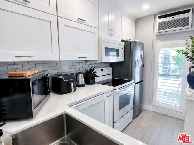 6151 Orange Street 203, Los Angeles, CA 90048