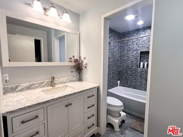 6151 Orange Street 203, Los Angeles, CA 90048